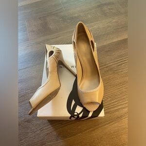 Nine West tan 4” heel size 10